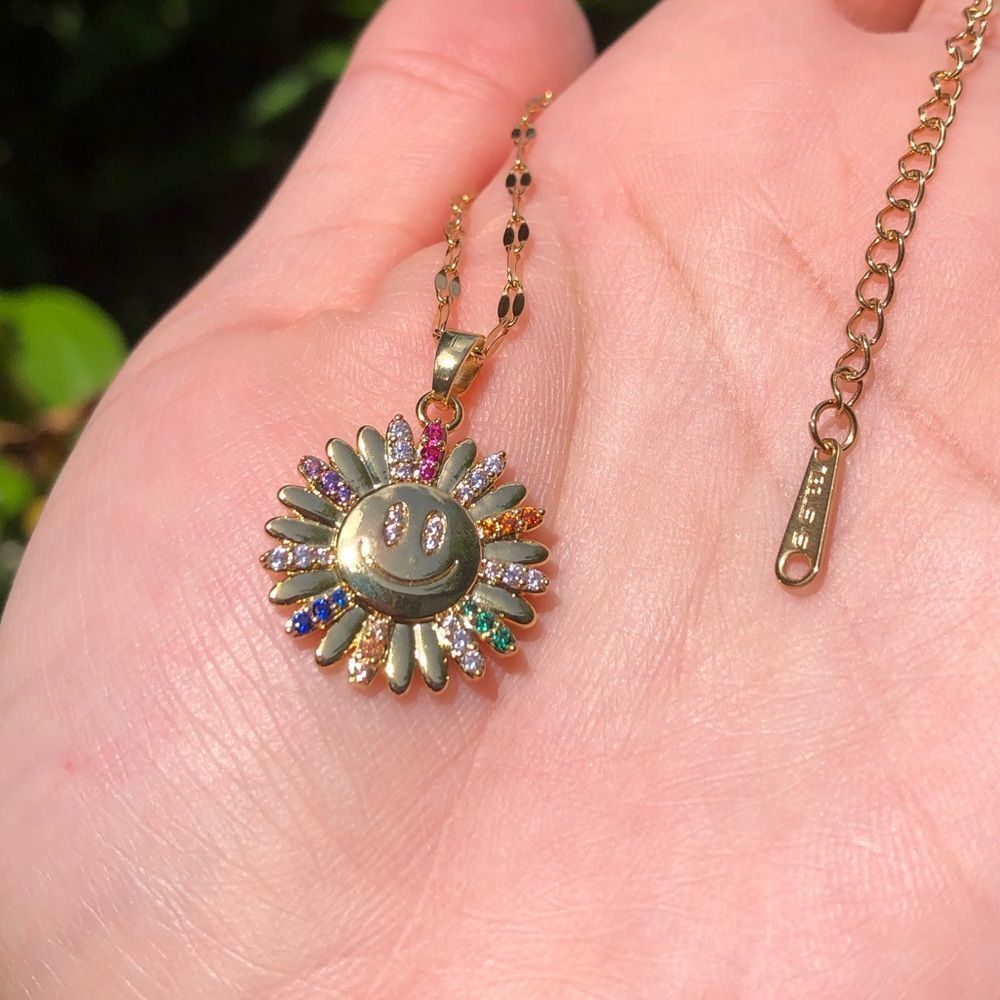 18k Gold Plated Flower Charm necklace - Picture 8 of 16